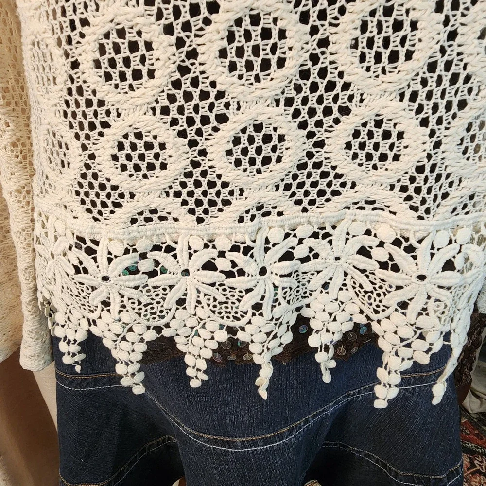 No Boundaries Crochet Top XL Ivory Lace Long Sleeve Boho Tassel V-Neck